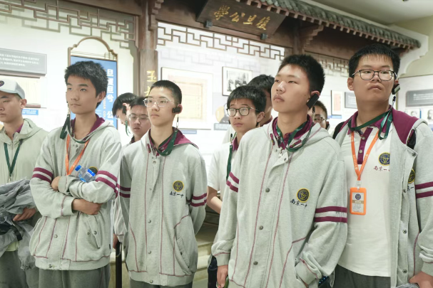 一中的我們 | 滬上研學(xué)，穿梭于歷史的長(zhǎng)廊與未來的前沿